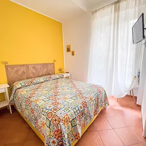 Giallo , Nápoles Italia